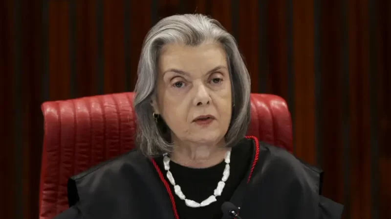 Cármen Lúcia denuncia racismo contra ministra do TSE em seminário da Presidência