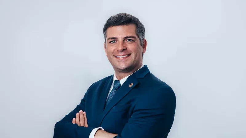 “É um retrocesso” afirma vereador Gabriel Abreu sobre decisão do STF que autoriza companhia aérea de recusar transporte de animais de suporte emocional