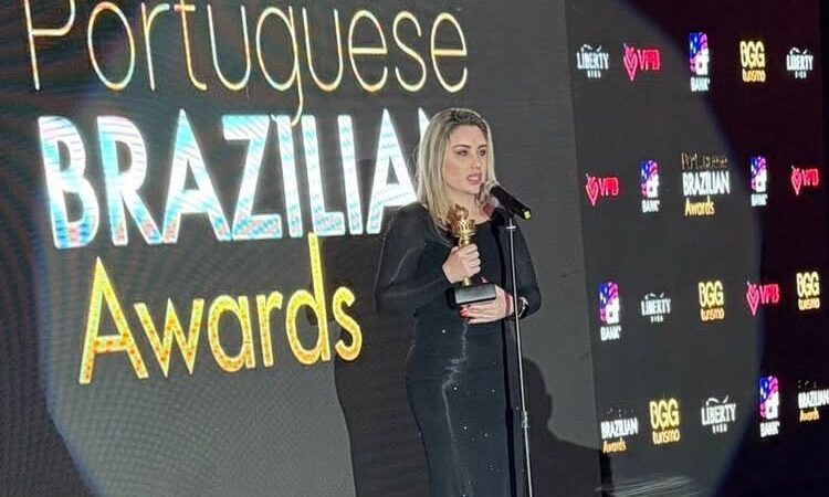 Cantora Tuta Guedes é Premiada no Portuguese Brazilian Awards em Nova York e Encanta o Público em Dueto Especial com Simony