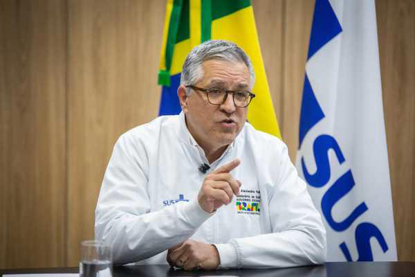 Ministério da Saúde instala sala de situação para monitorar casos de intoxicação por metanol no país