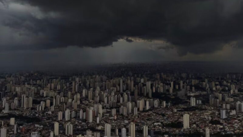 Semana começa com risco de chuva extrema