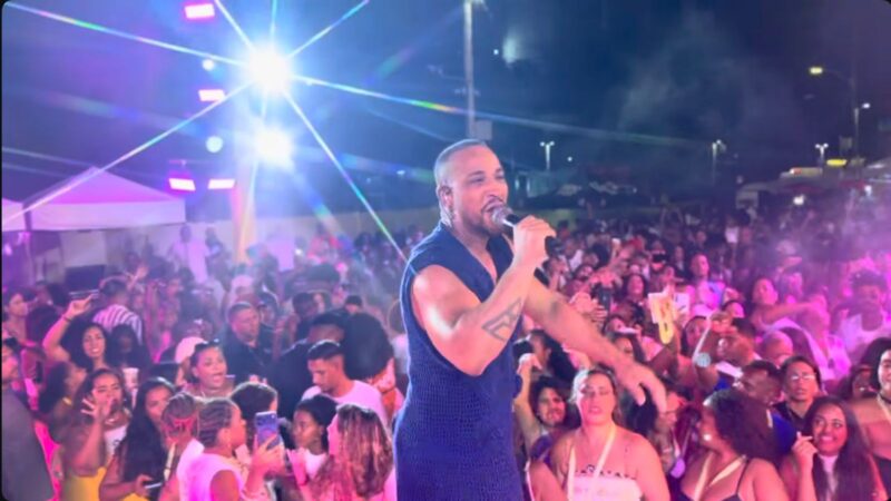 MR DAN emociona Salvador e consagra estreia do “No Ar” com show histórico no Porto Salvador