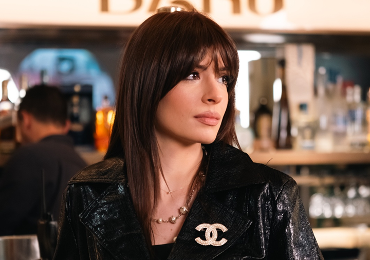 Maior salão de beleza do mundo assina transformação da “Anne Hathaway brasileira”