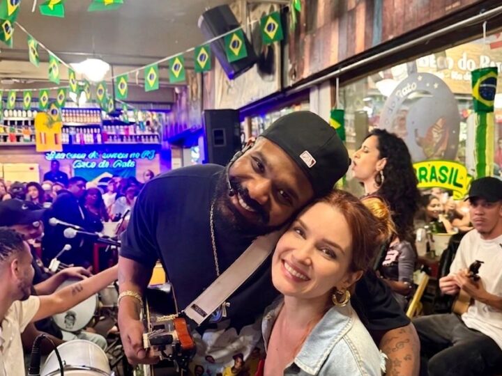 Stephanie Serrat prestigia show de Arlindinho Cruz e reencontra Fabiana Karla no Beco do Rato