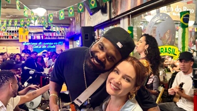Stephanie Serrat prestigia show de Arlindinho Cruz e reencontra Fabiana Karla no Beco do Rato