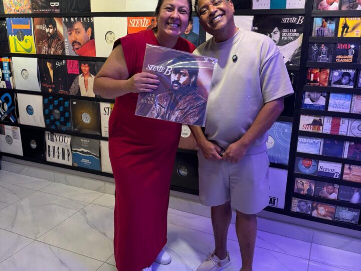 Assessora de imprensa de Steve B é declarada morta por banco e tem cartão cancelado