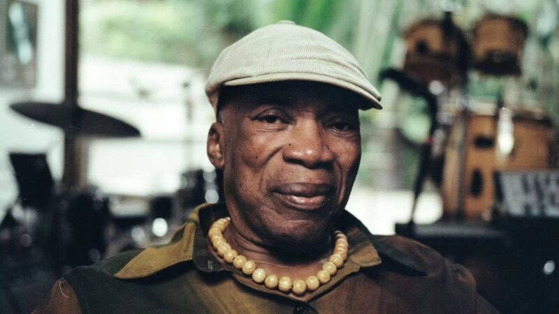 Milton Nascimento é internado e preocupa fãs; estado de saúde mobiliza manifestações de carinho