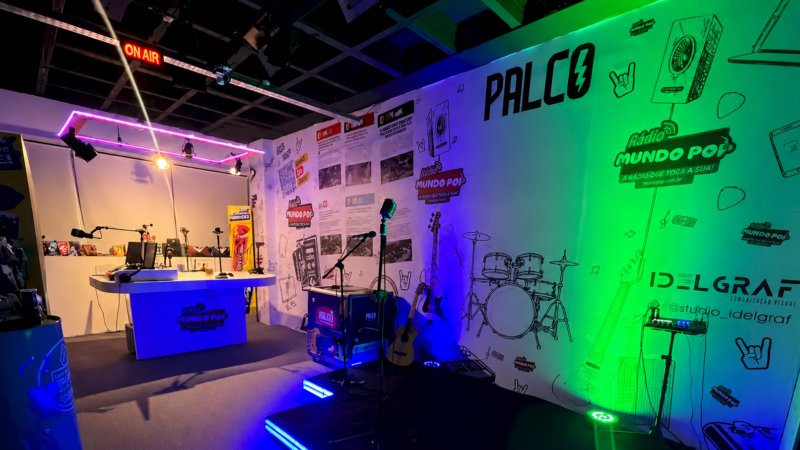 Rádio Mundo Pop revoluciona programação com palco permanente para artistas