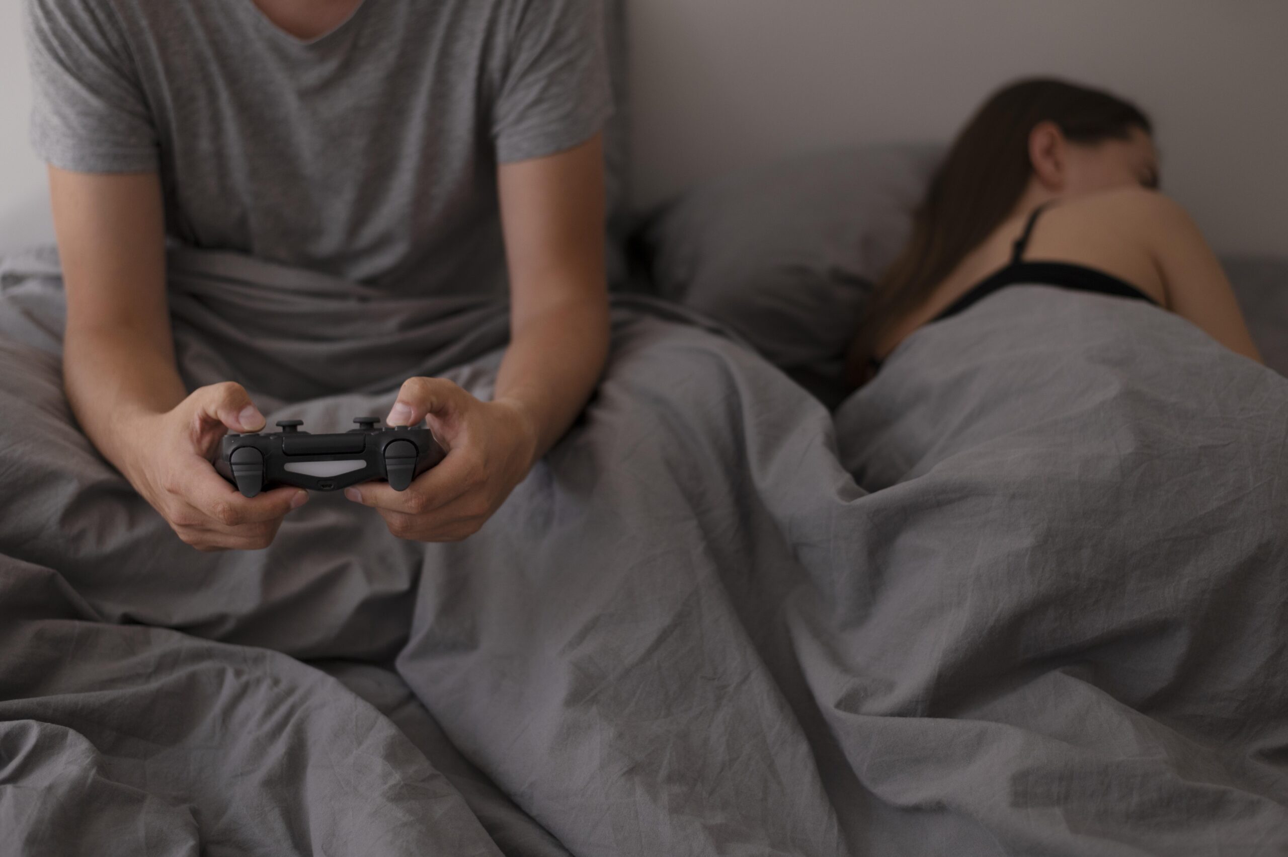 Por que os jovens não fazem mais sexo? Celibato involuntário atinge 22% dos homens e 19% das mulheres da Geração Z